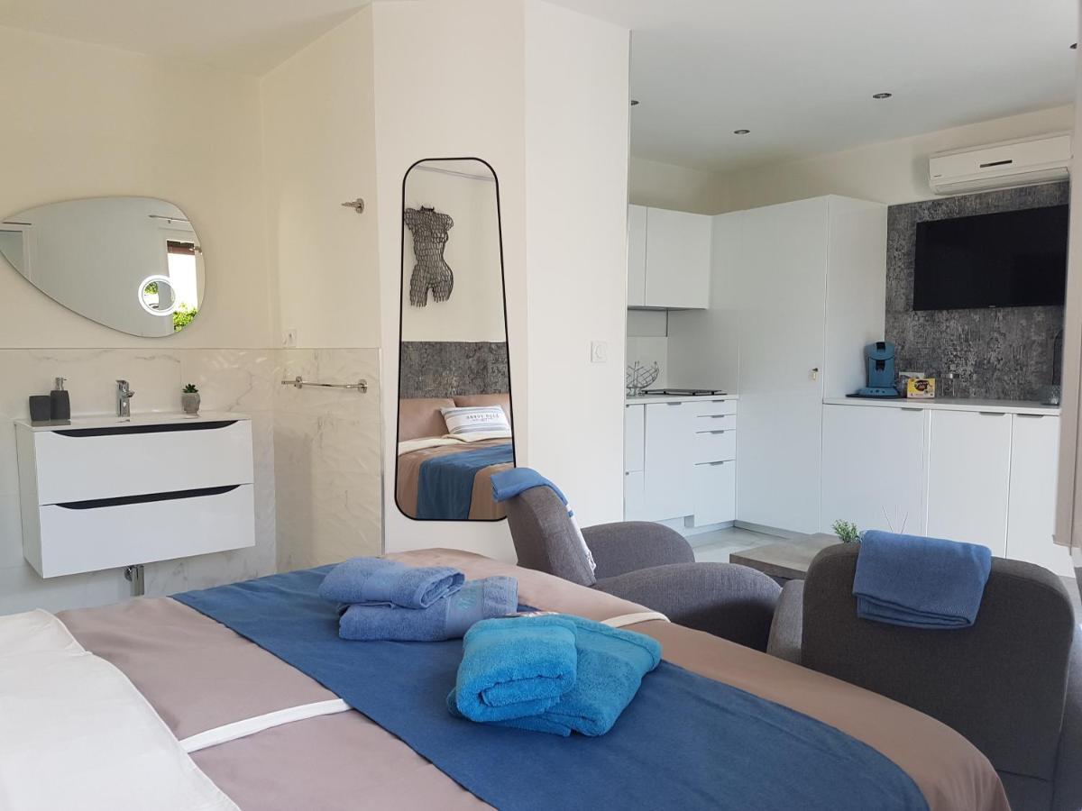 Calma Port Venus Village Naturiste Piscine & Velo Holiday home